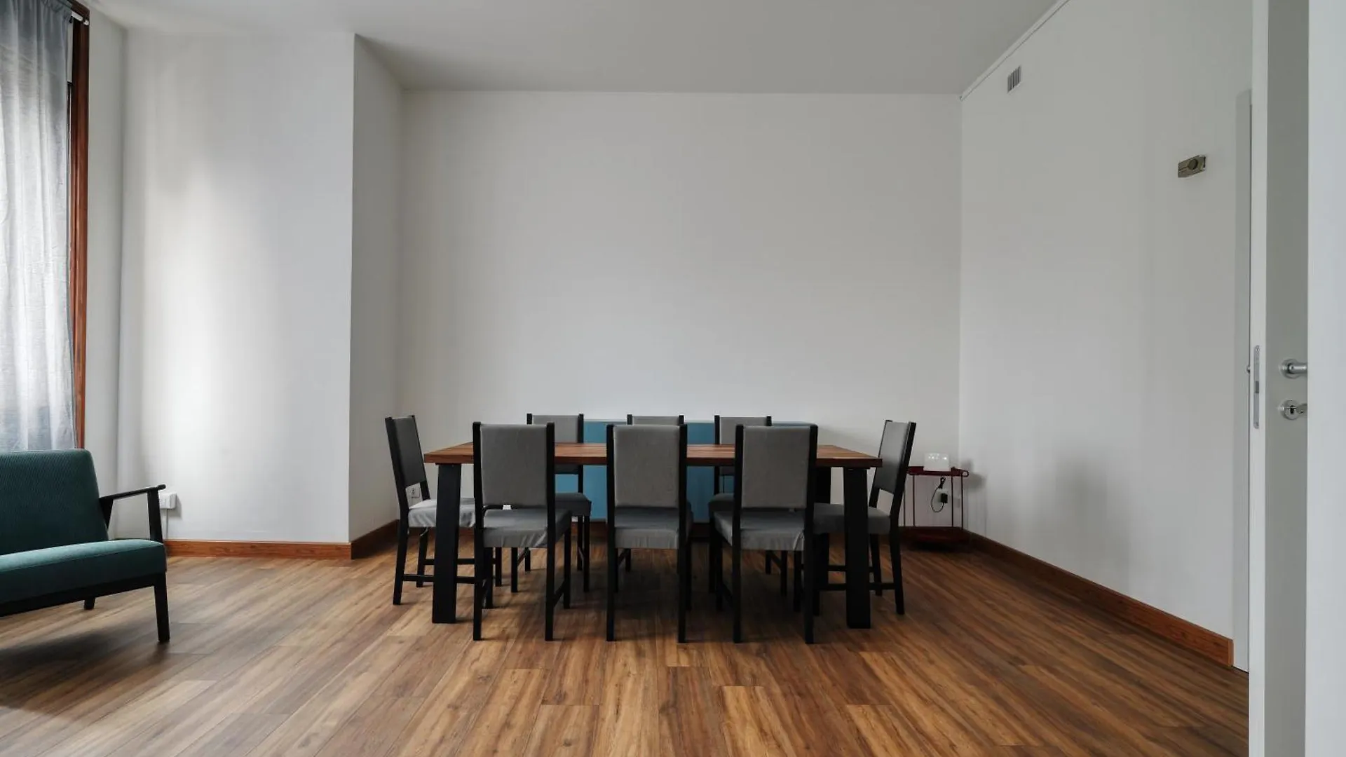 Joivy Chic 3-Bed Flat Near Colonne Di San Lorenzo Μιλάνο 0*,  Ιταλία