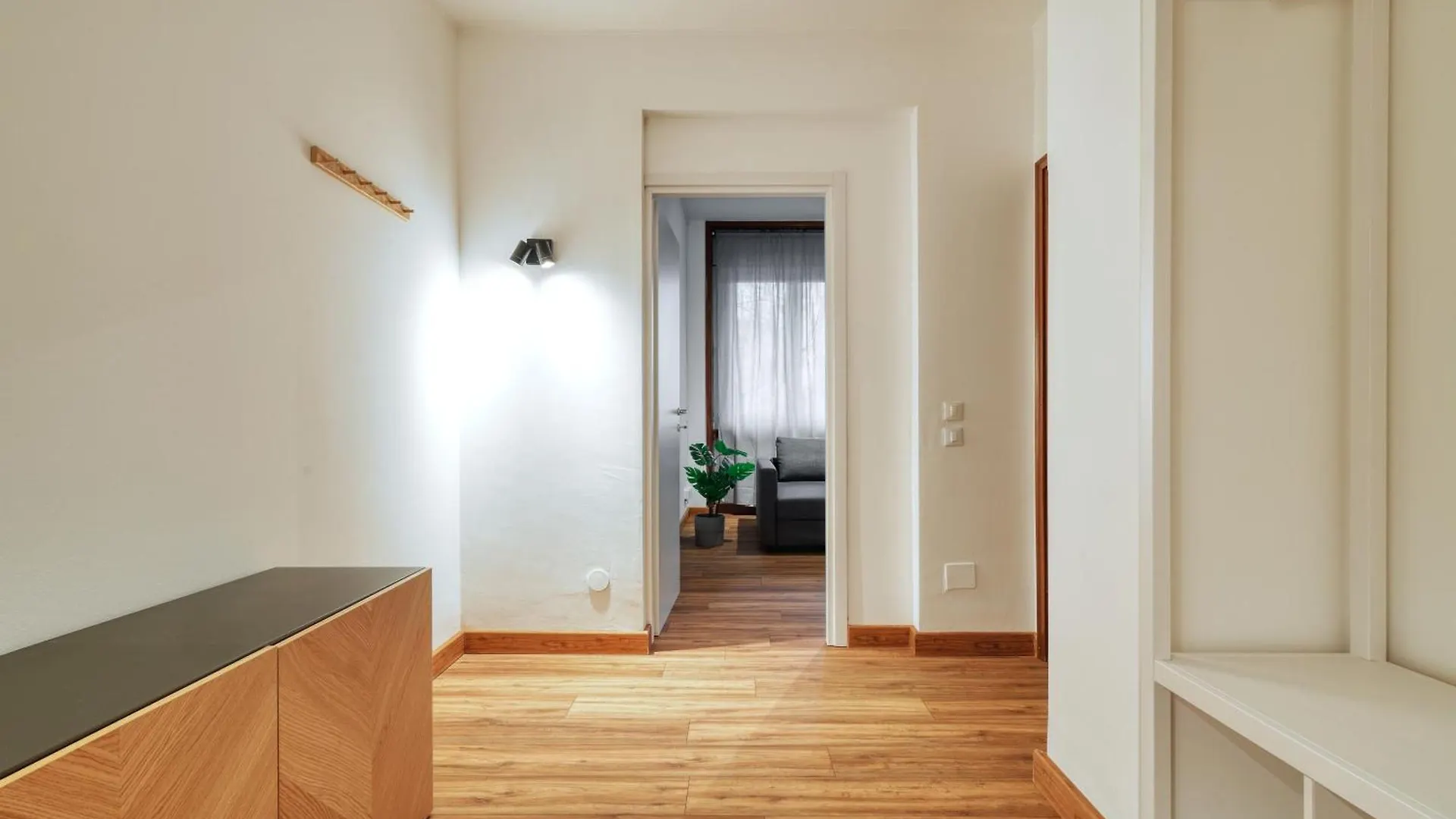 Joivy Chic 3-Bed Flat Near Colonne Di San Lorenzo Milano Italia