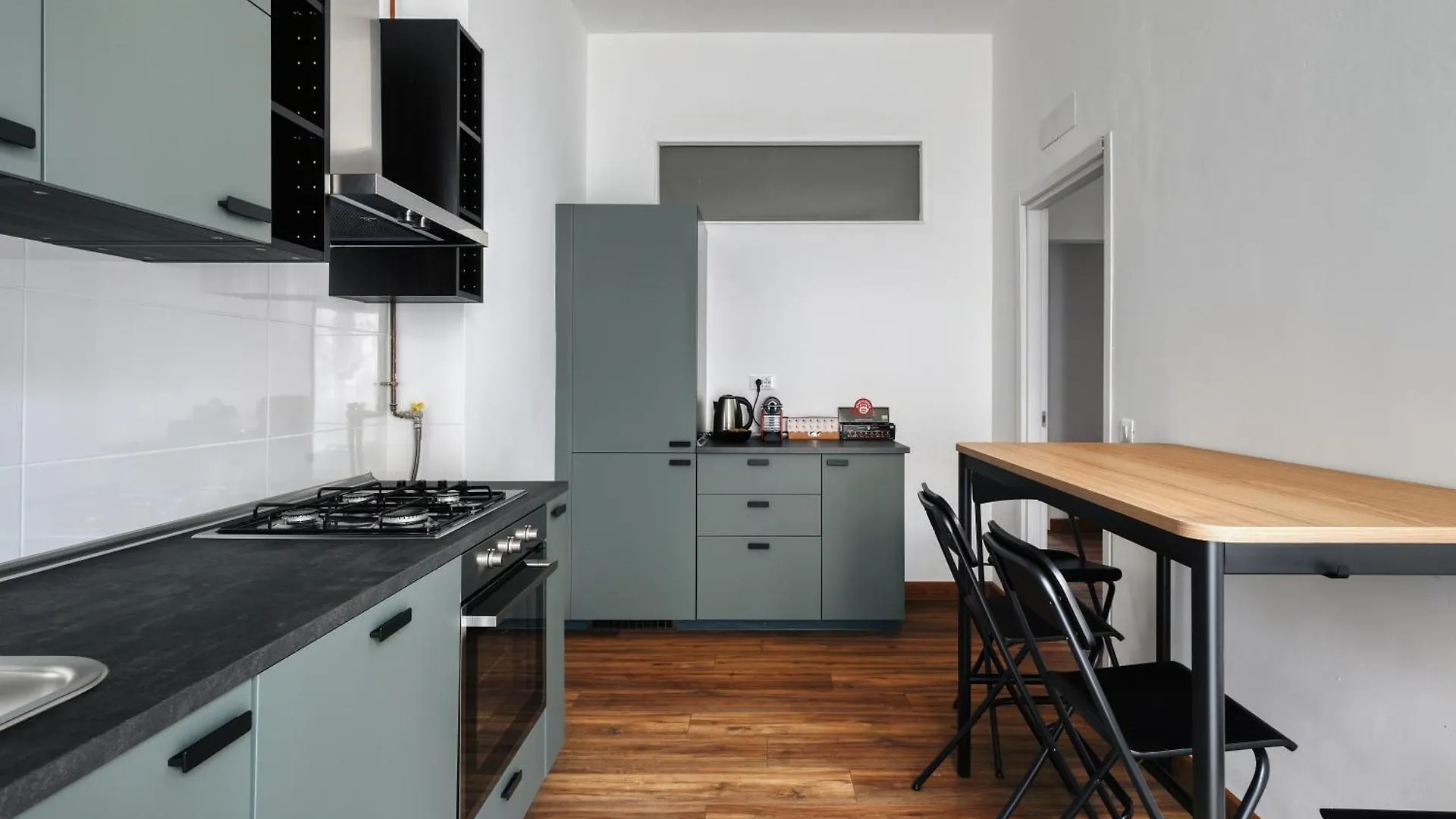 Joivy Chic 3-Bed Flat Near Colonne Di San Lorenzo Milano 0*,  Italia